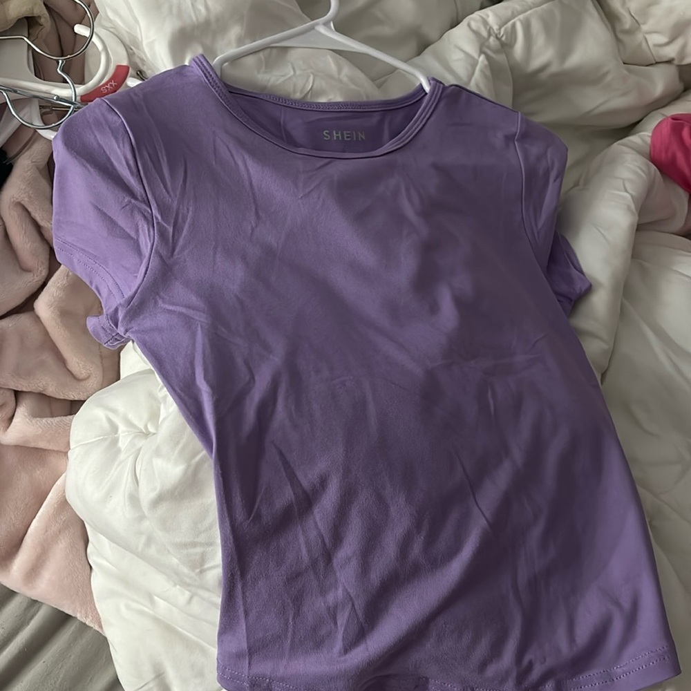 Doesnt fit me, it is too big on me and to long for my liking.